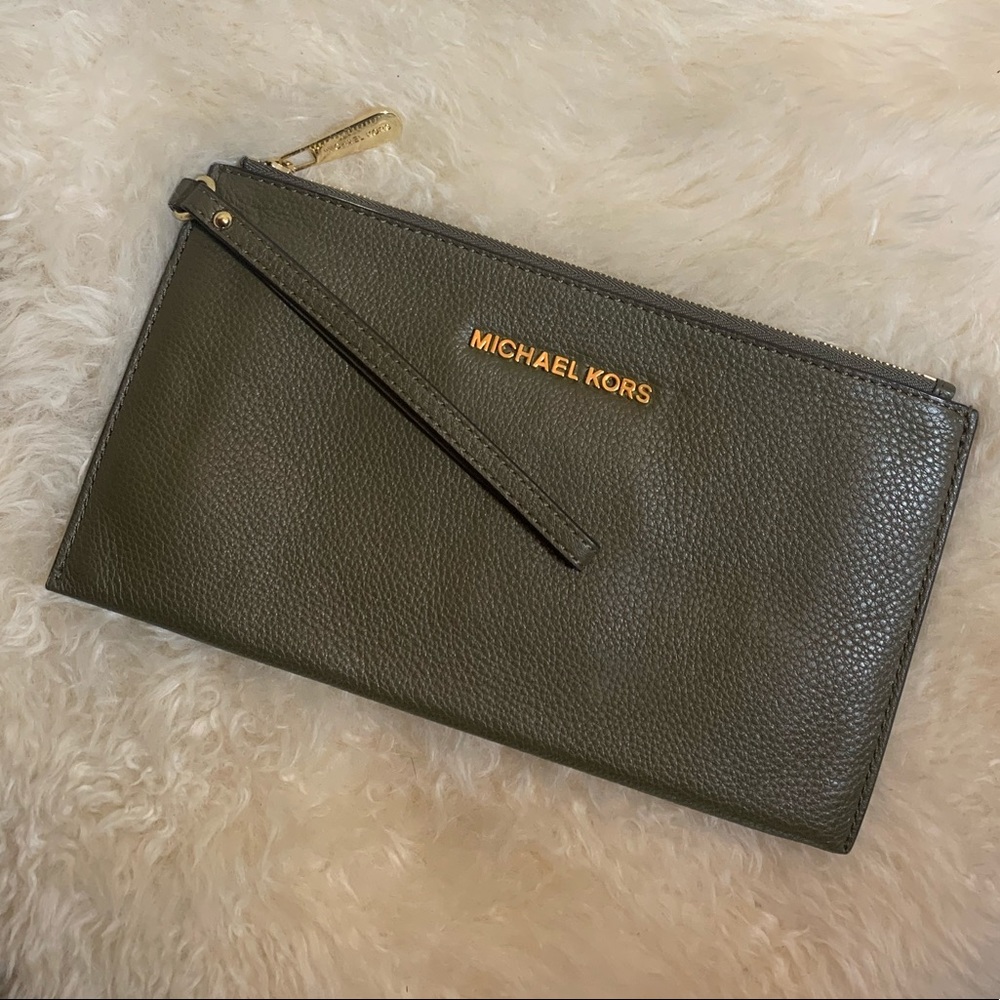 NBW Michael Kors Large Jet Set Travel Zip Clutch